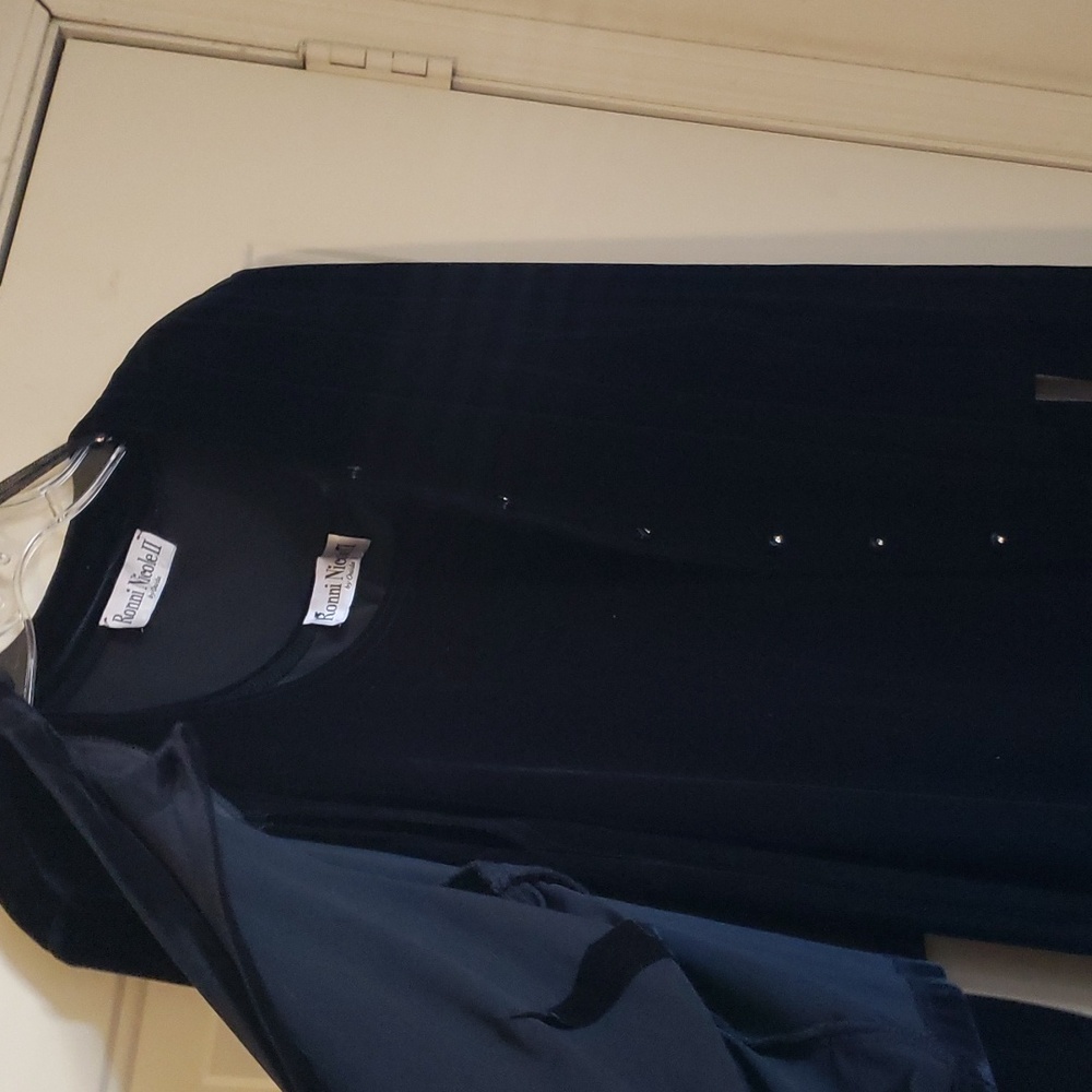 SALE‼️ Velvet 2 Piece Dress Set 18W